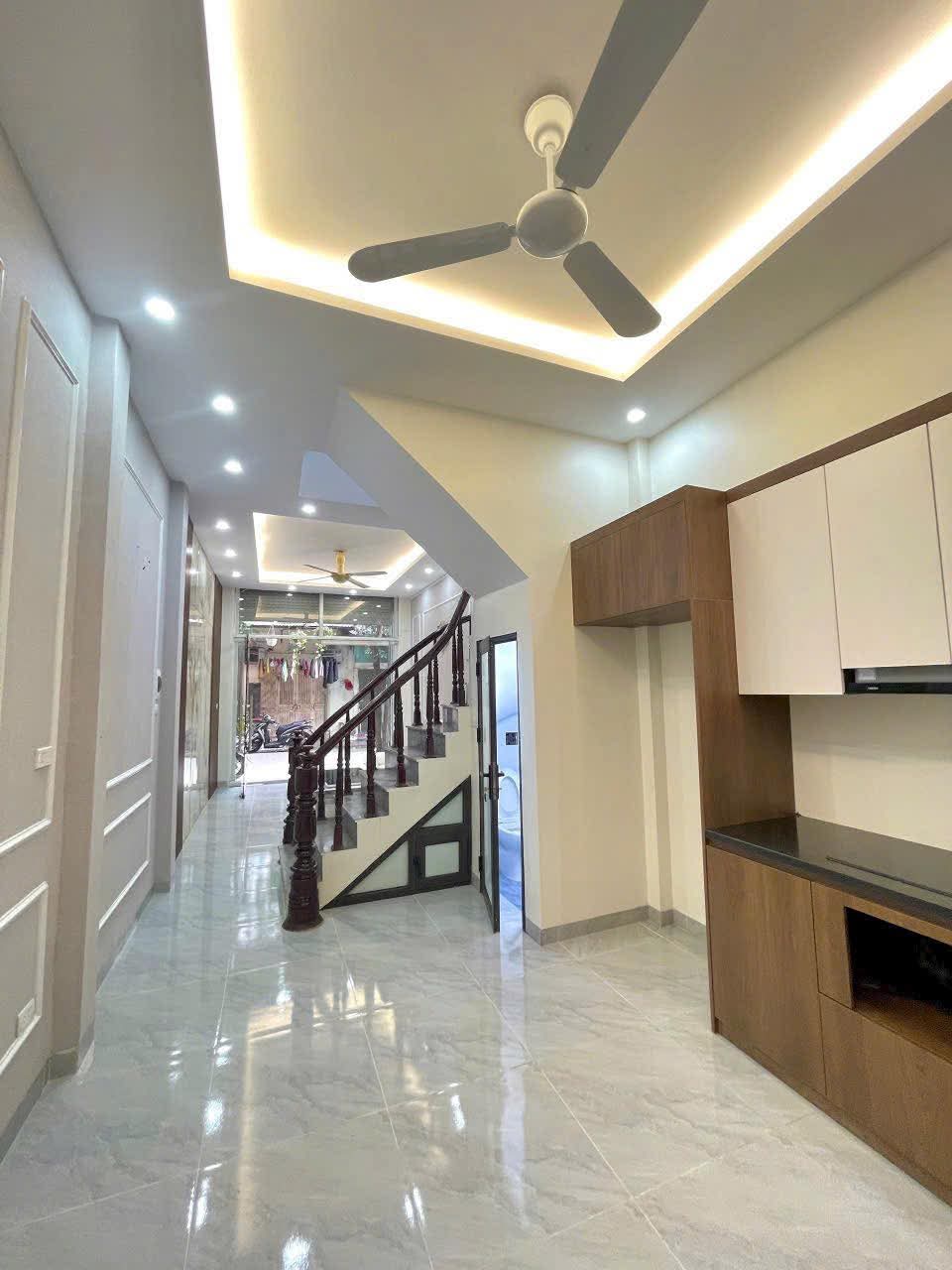 NHÀ LIỀN KỀ 4 TẦNG, 5 PHÒNG NGỦ - VỊ TRÍ VÀNG 241 CHIẾN THẮNG, VĂN QUÁN, HÀ ĐÔNG! - Ảnh 2